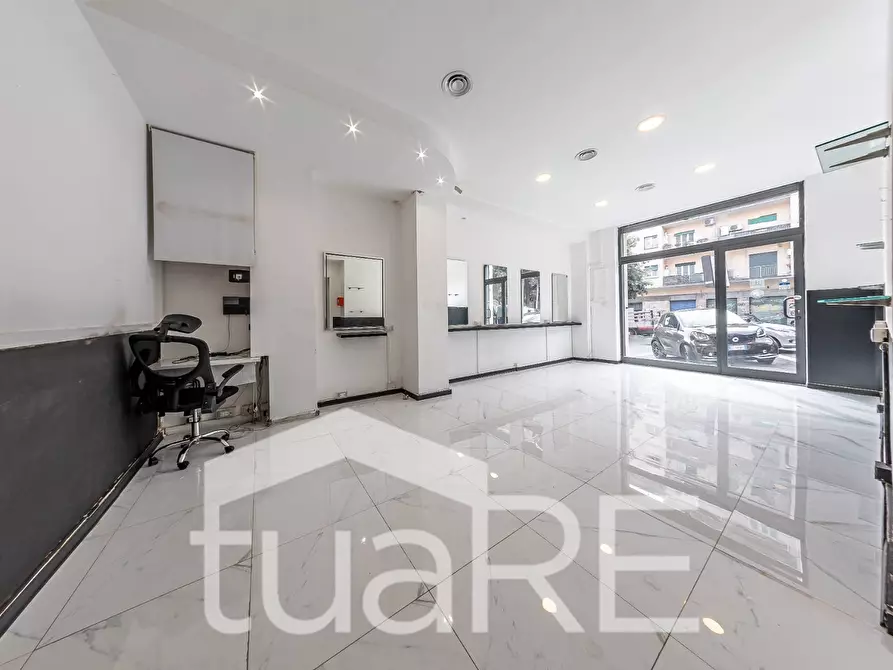 Immagine 13 di Negozio in affitto  in Via Baldo Degli Ubaldi a Roma