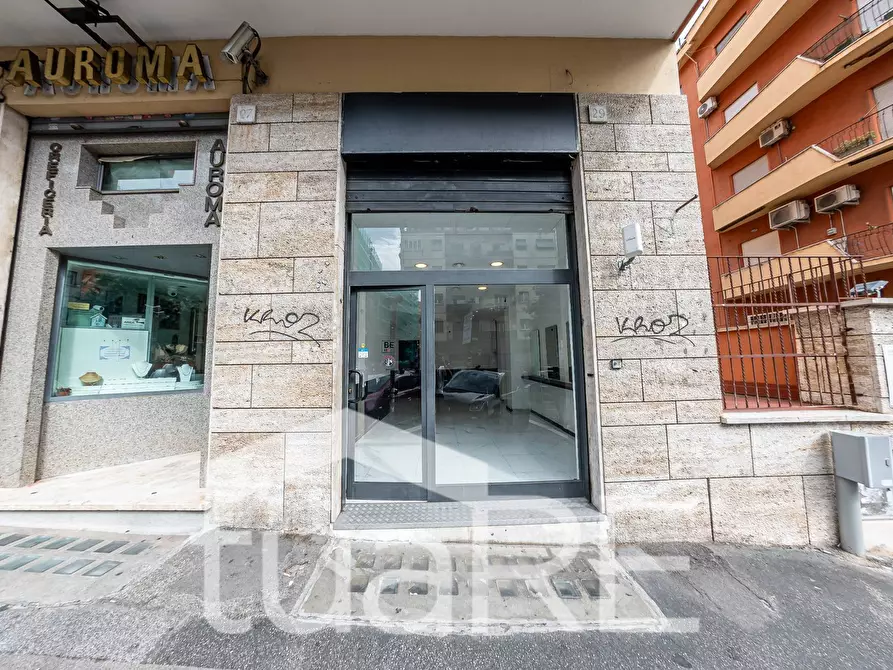Immagine 7 di Negozio in affitto  in Via Baldo Degli Ubaldi a Roma