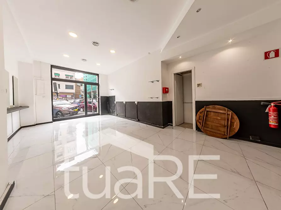 Immagine 9 di Negozio in affitto  in Via Baldo Degli Ubaldi a Roma