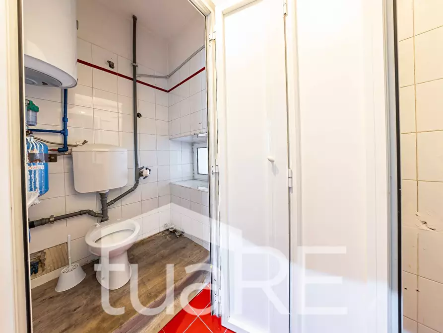 Immagine 19 di Negozio in affitto  in Via Baldo Degli Ubaldi a Roma