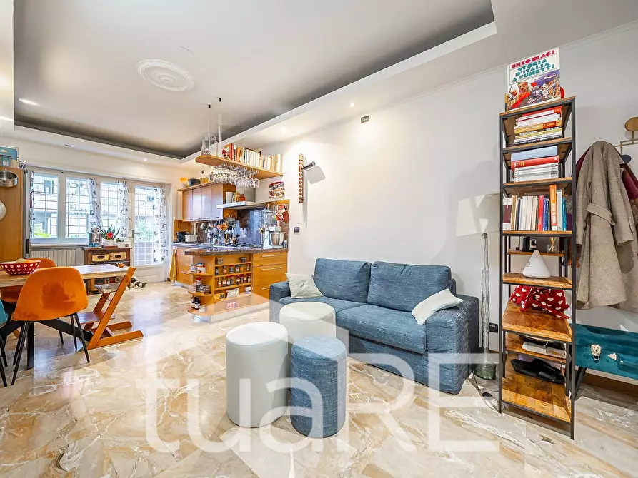 Immagine 2 di Appartamento in vendita  in Via Degli Orti Di Trastevere a Roma