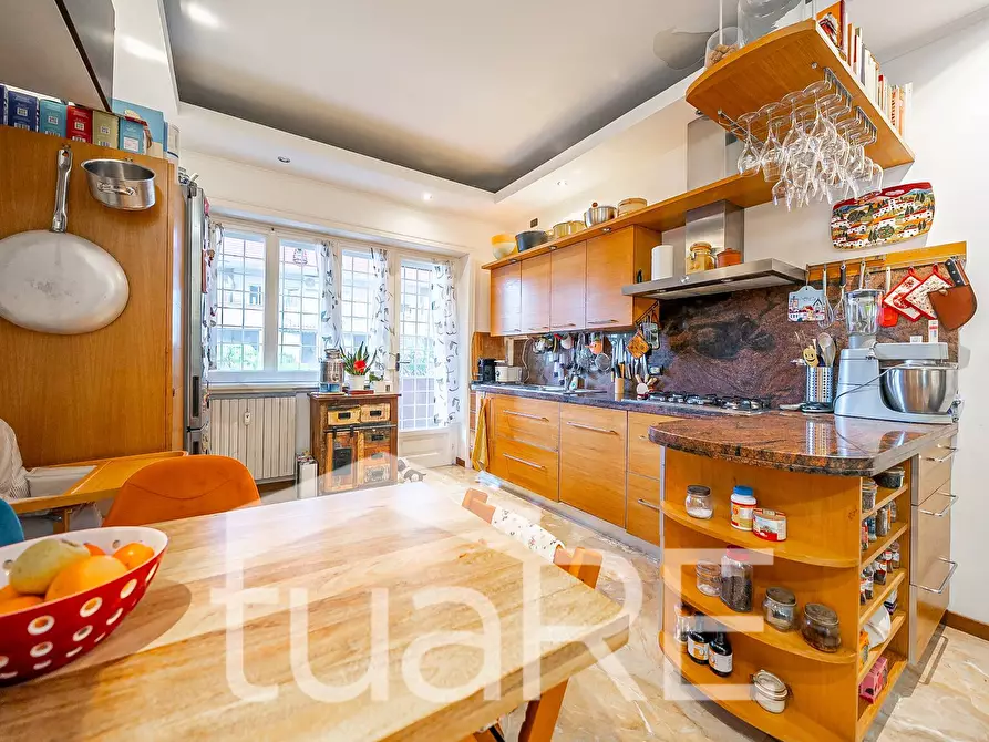 Immagine 3 di Appartamento in vendita  in Via Degli Orti Di Trastevere a Roma