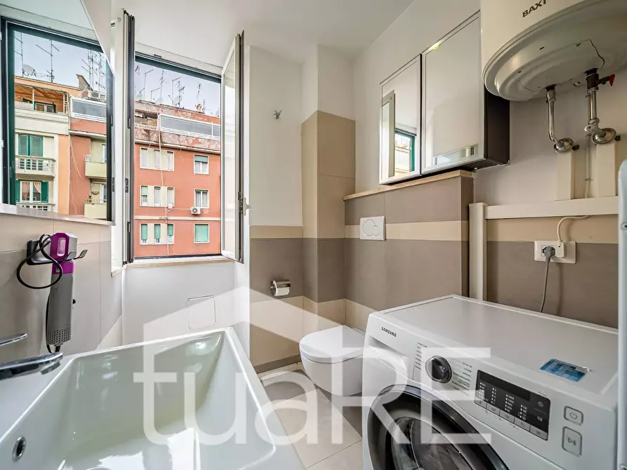 Immagine 13 di Appartamento in vendita  in Via Di Santa Maria Ausiliatrice a Roma