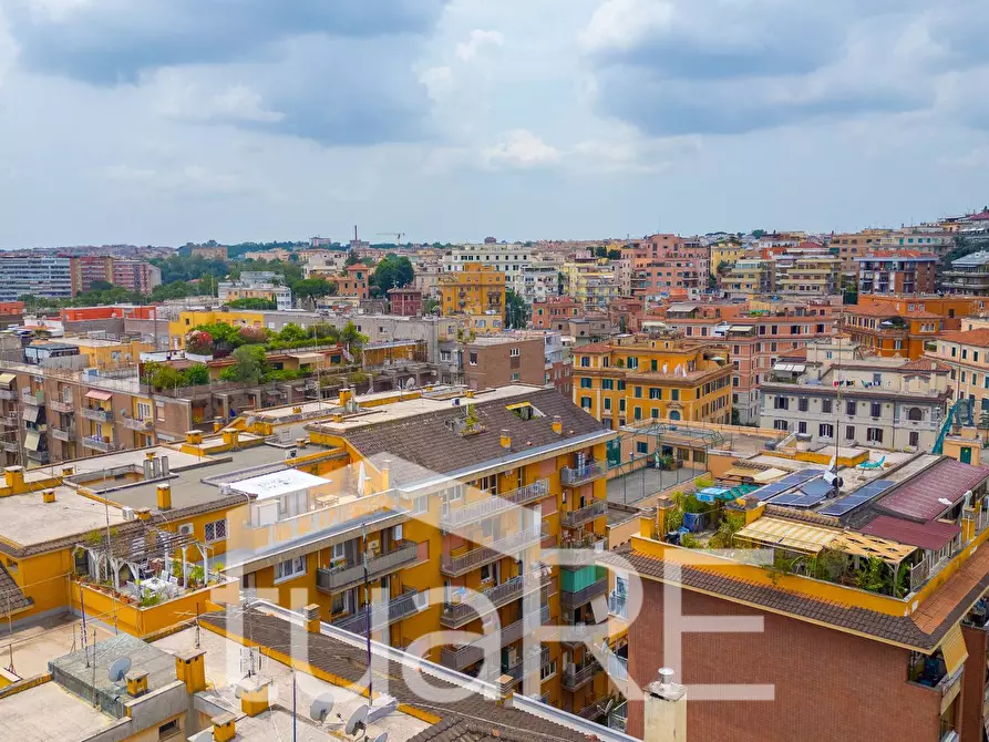 Immagine 4 di Appartamento in vendita  in via ettore rolli a Roma