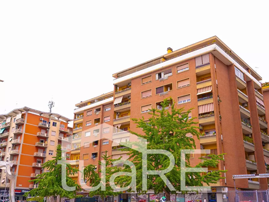 Immagine 5 di Appartamento in vendita  in via ettore rolli a Roma