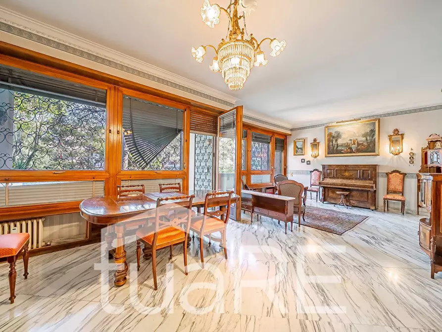 Immagine 3 di Appartamento in vendita  in Via Proba Petronia a Roma