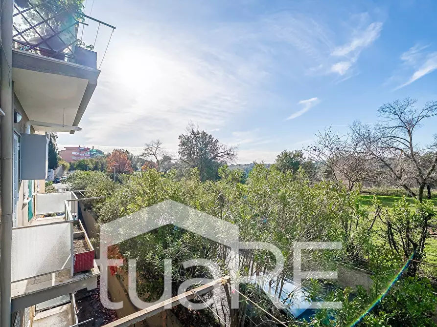 Immagine 8 di Appartamento in vendita  in Via Proba Petronia a Roma