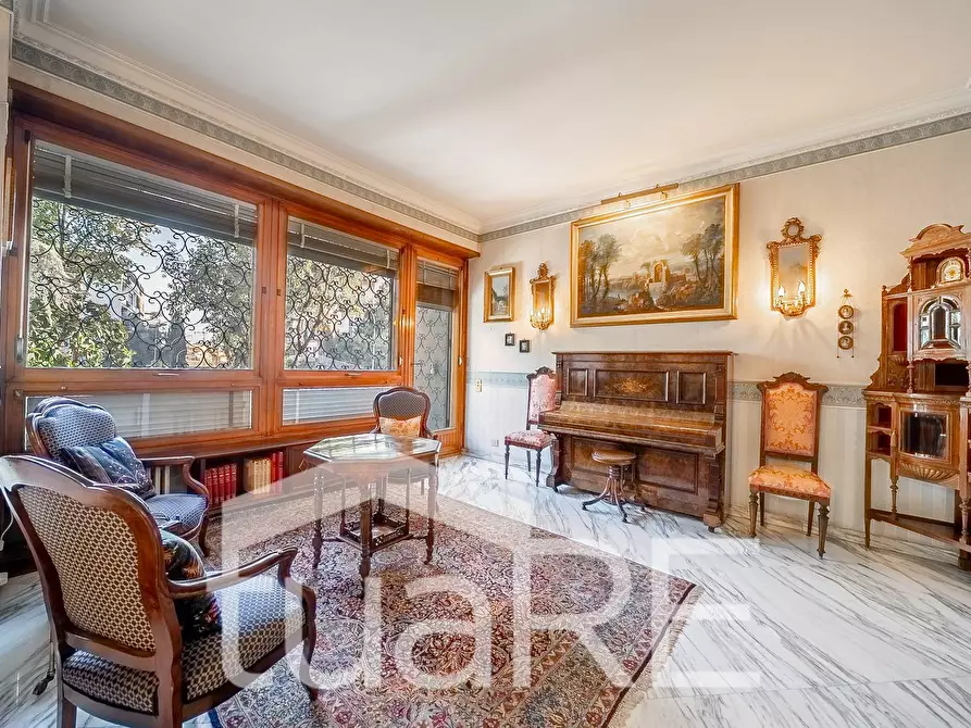 Immagine 23 di Appartamento in vendita  in Via Proba Petronia a Roma