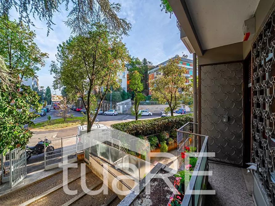 Immagine 32 di Appartamento in vendita  in Via Proba Petronia a Roma