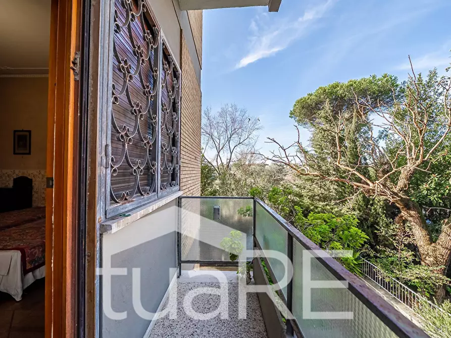 Immagine 40 di Appartamento in vendita  in Via Proba Petronia a Roma