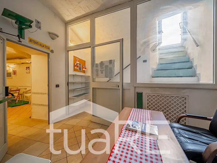 Immagine 6 di Negozio in vendita  in Piazza Asti a Roma