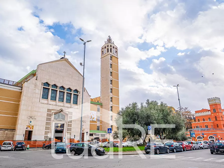 Immagine 8 di Negozio in vendita  in Piazza Asti a Roma