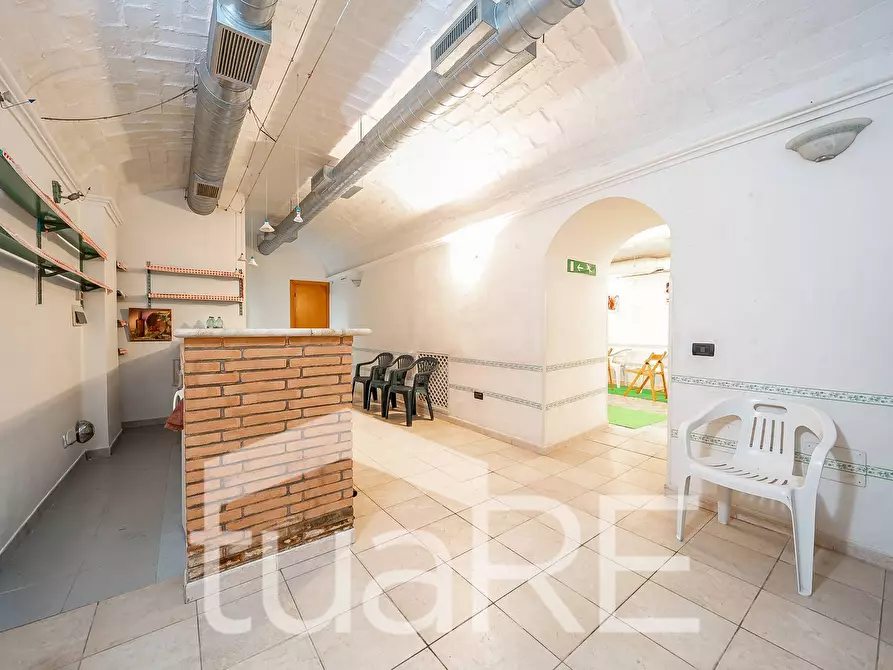 Immagine 9 di Negozio in vendita  in Piazza Asti a Roma