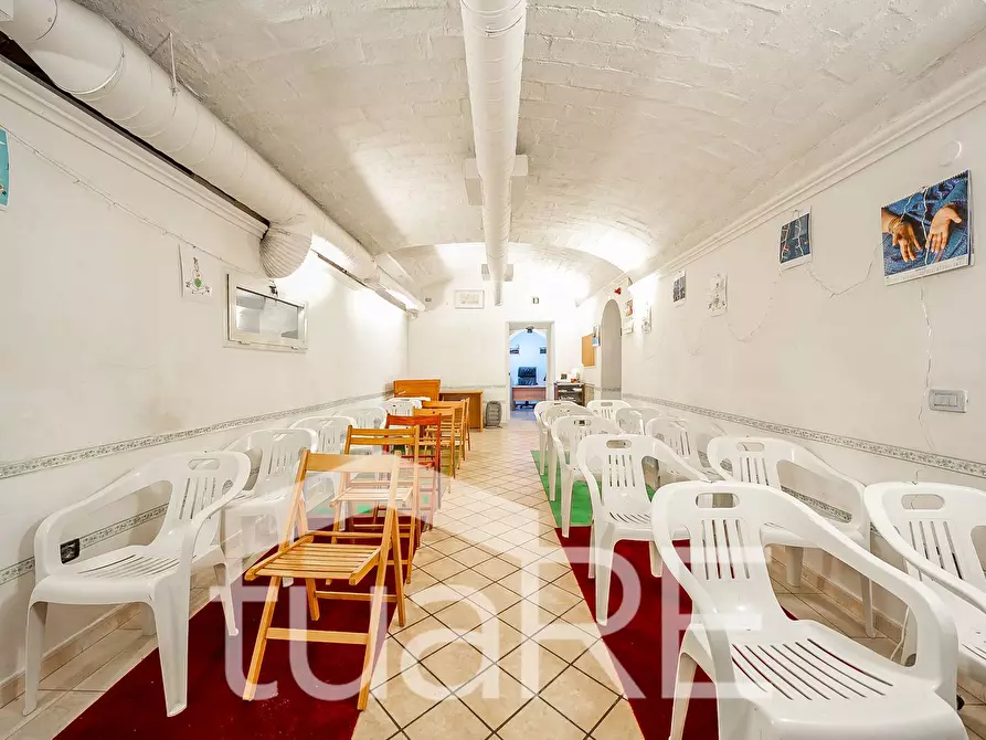 Immagine 13 di Negozio in vendita  in Piazza Asti a Roma