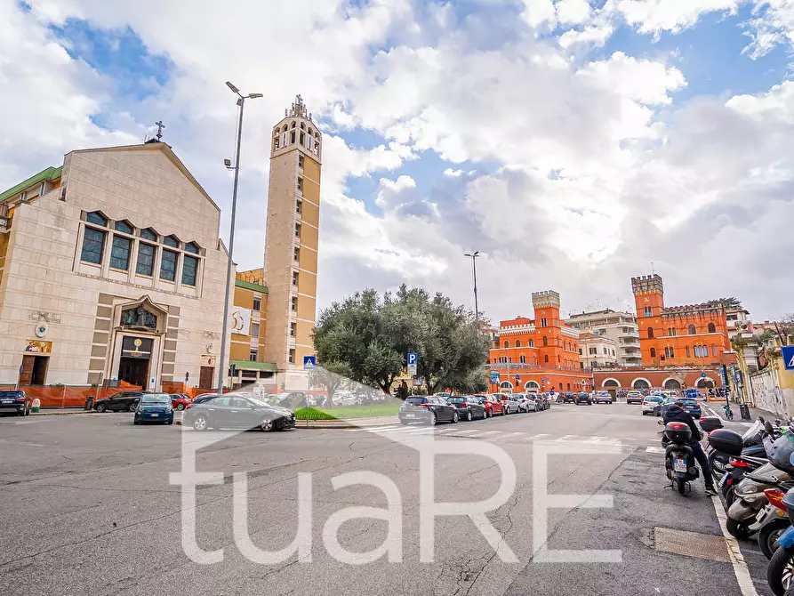 Immagine 23 di Negozio in vendita  in Piazza Asti a Roma