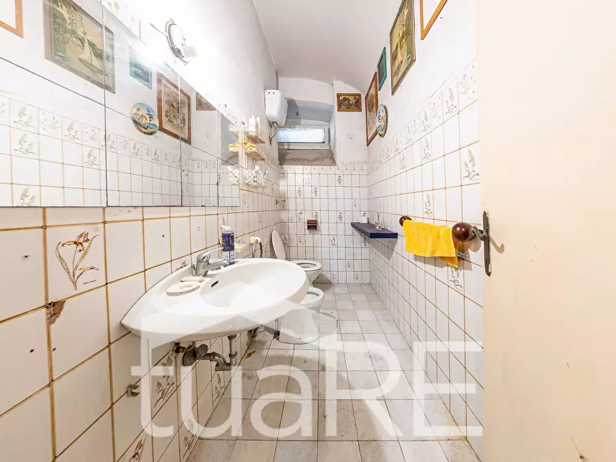 Immagine 4 di Negozio in vendita  in Viale Giulio Cesare a Roma