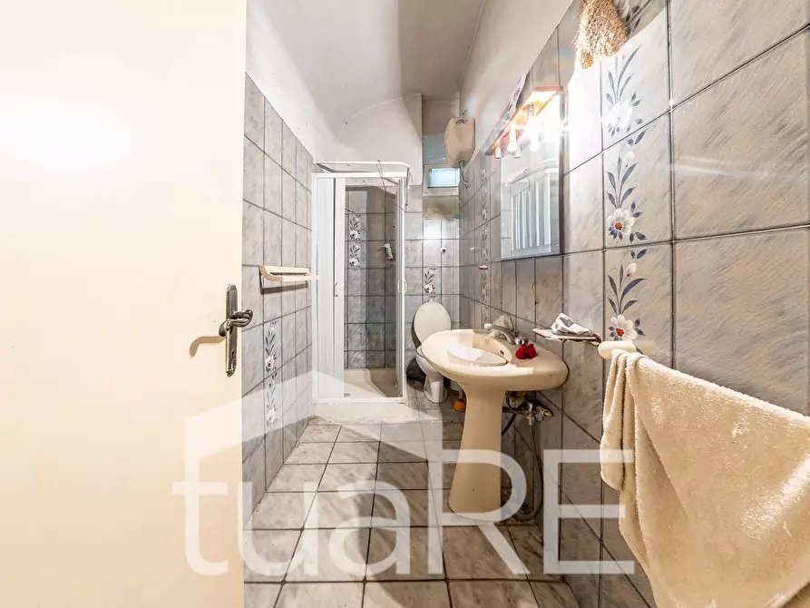 Immagine 6 di Negozio in vendita  in Viale Giulio Cesare a Roma