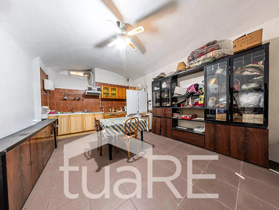 Immagine 7 di Negozio in vendita  in Viale Giulio Cesare a Roma