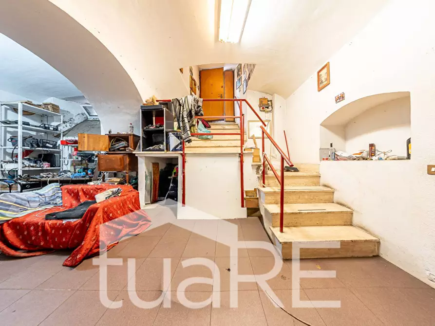 Immagine 9 di Negozio in vendita  in Viale Giulio Cesare a Roma