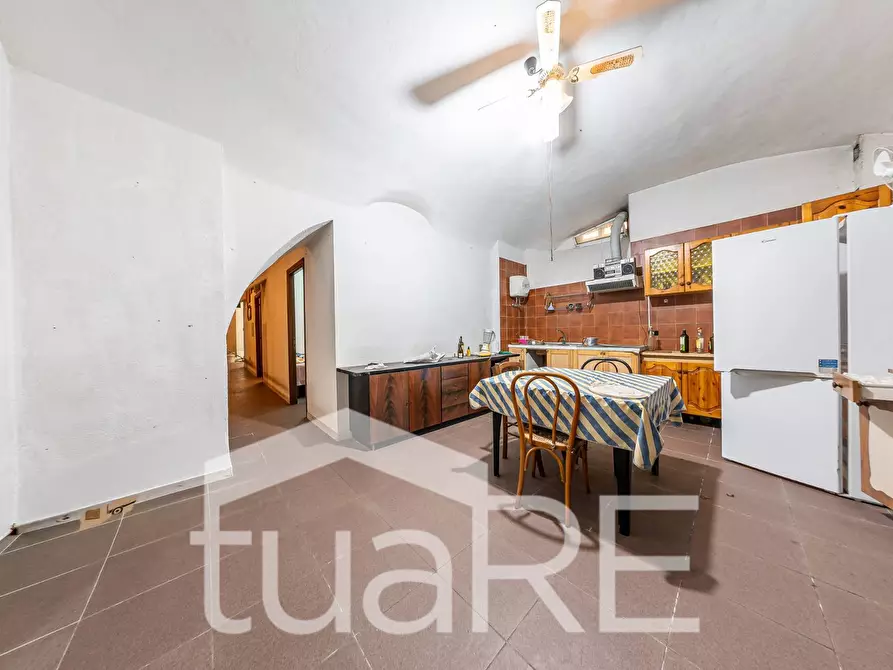 Immagine 12 di Negozio in vendita  in Viale Giulio Cesare a Roma