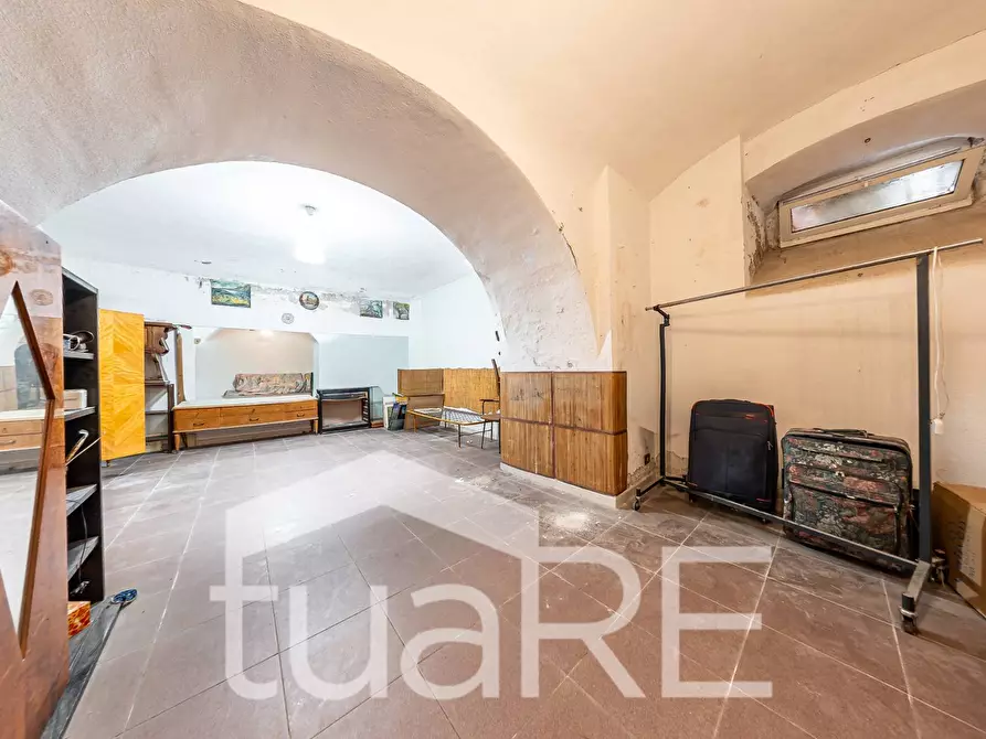 Immagine 13 di Negozio in vendita  in Viale Giulio Cesare a Roma