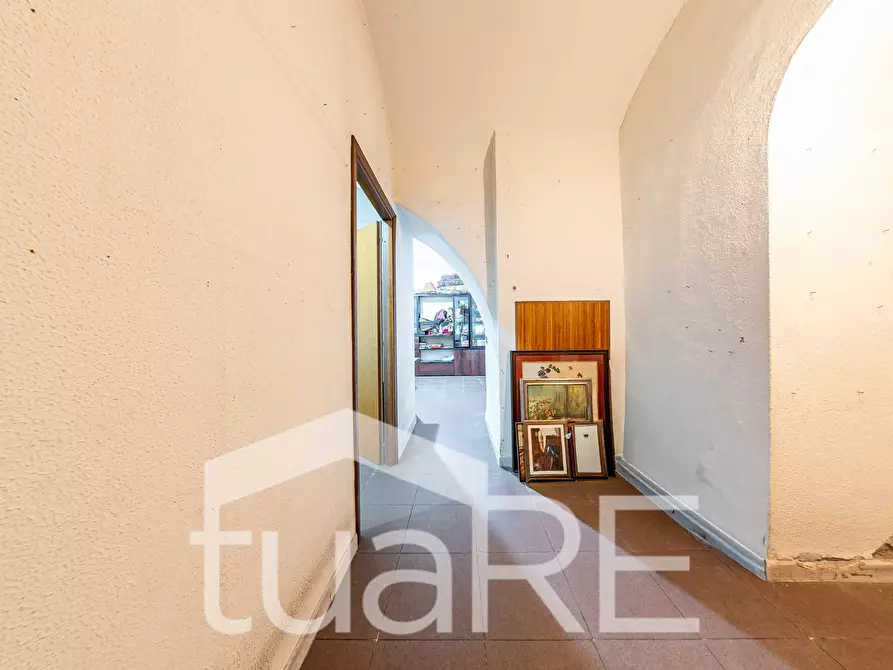 Immagine 14 di Negozio in vendita  in Viale Giulio Cesare a Roma