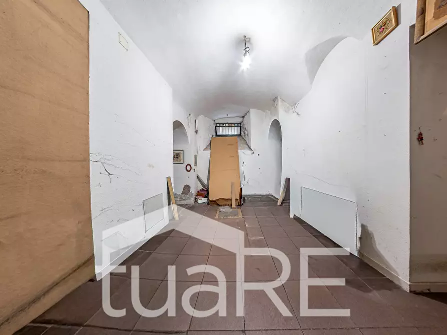 Immagine 16 di Negozio in vendita  in Viale Giulio Cesare a Roma