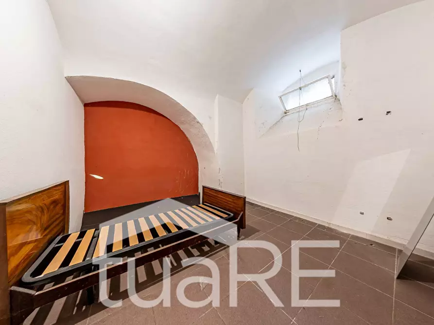 Immagine 20 di Negozio in vendita  in Viale Giulio Cesare a Roma