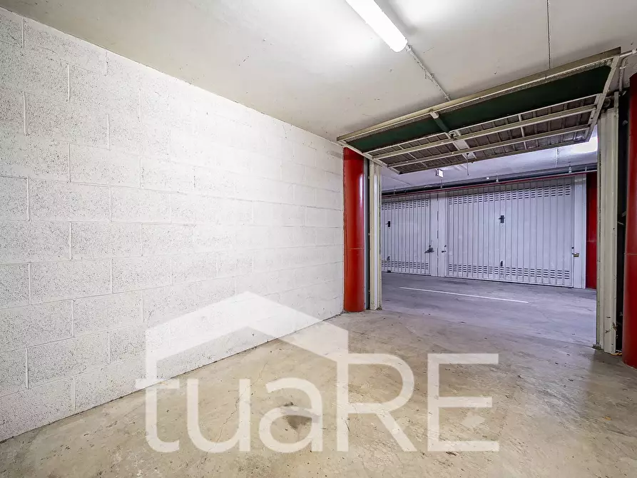 Immagine 3 di Box auto in vendita  in Via Pietro De Cristofaro a Roma