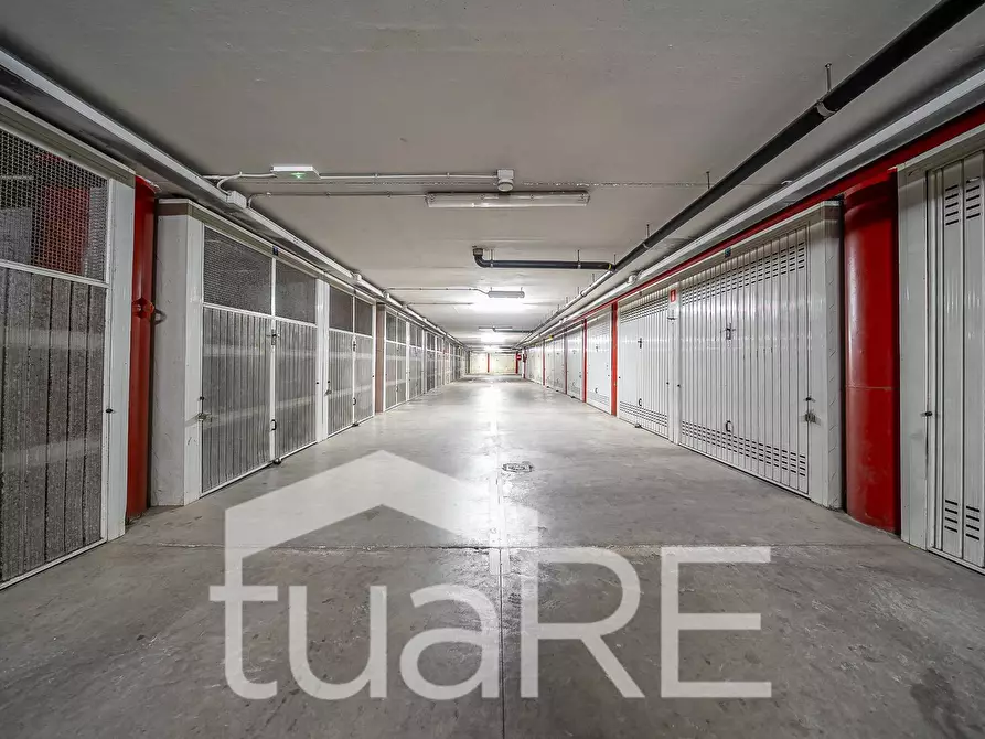 Immagine 5 di Box auto in vendita  in Via Pietro De Cristofaro a Roma