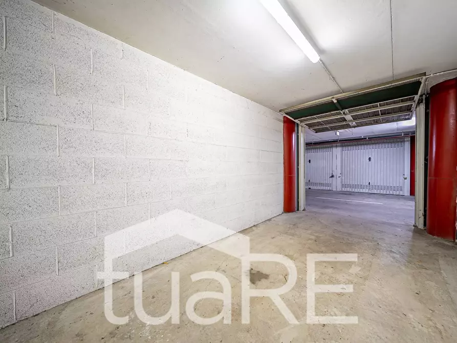 Immagine 10 di Box auto in vendita  in Via Pietro De Cristofaro a Roma