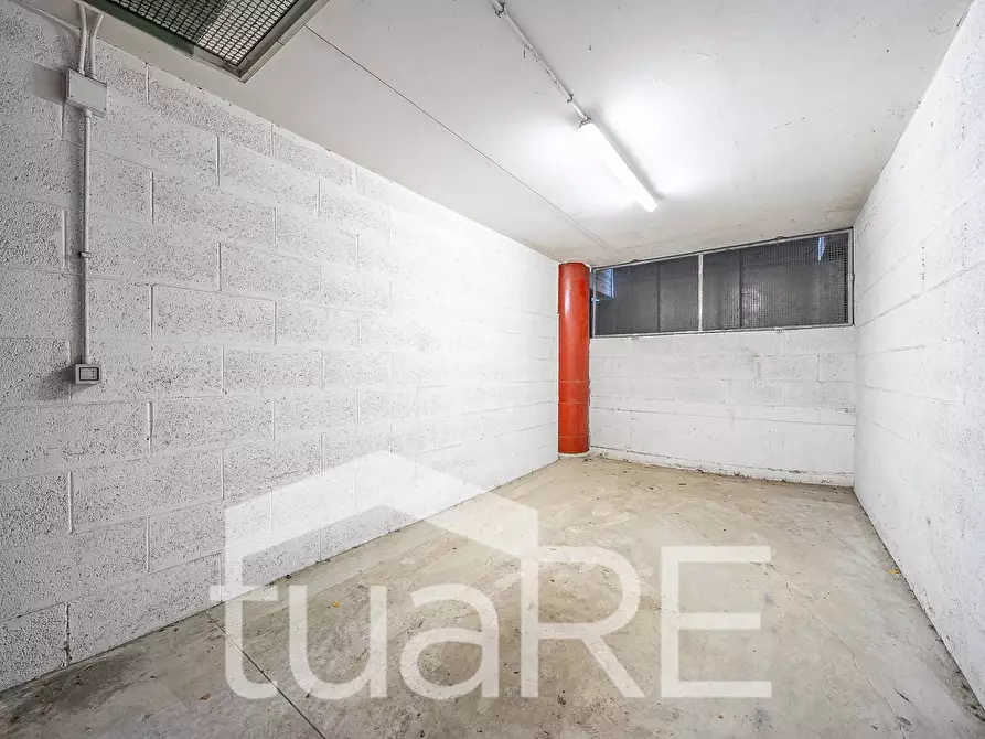 Immagine 11 di Box auto in vendita  in Via Pietro De Cristofaro a Roma