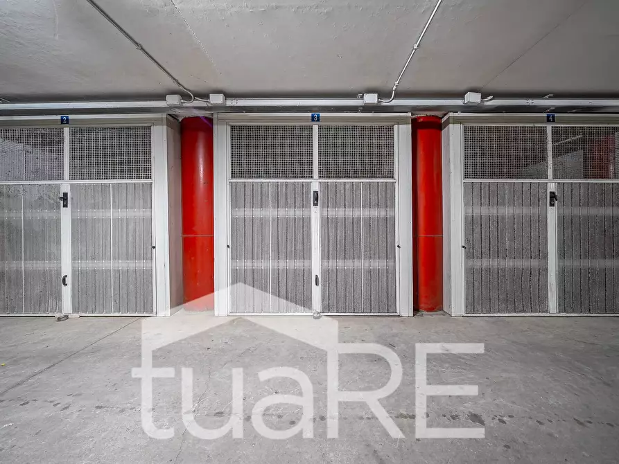 Immagine 12 di Box auto in vendita  in Via Pietro De Cristofaro a Roma