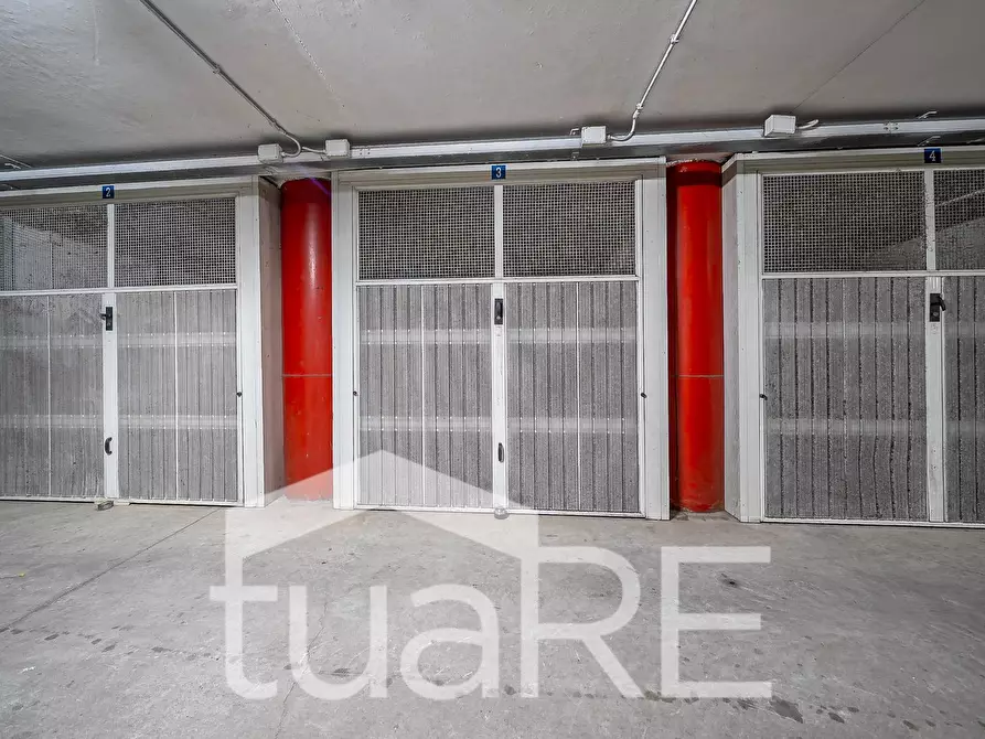 Immagine 13 di Box auto in vendita  in Via Pietro De Cristofaro a Roma