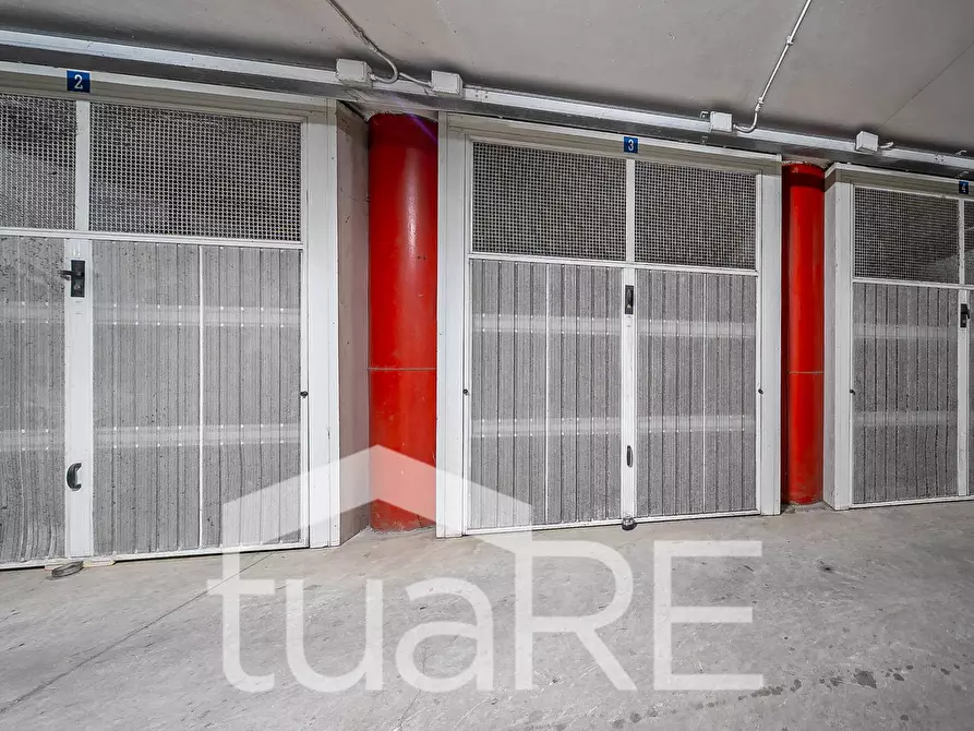 Immagine 14 di Box auto in vendita  in Via Pietro De Cristofaro a Roma