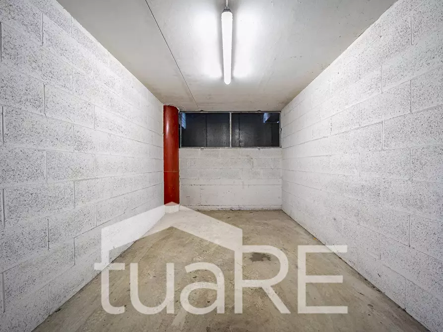 Immagine 15 di Box auto in vendita  in Via Pietro De Cristofaro a Roma