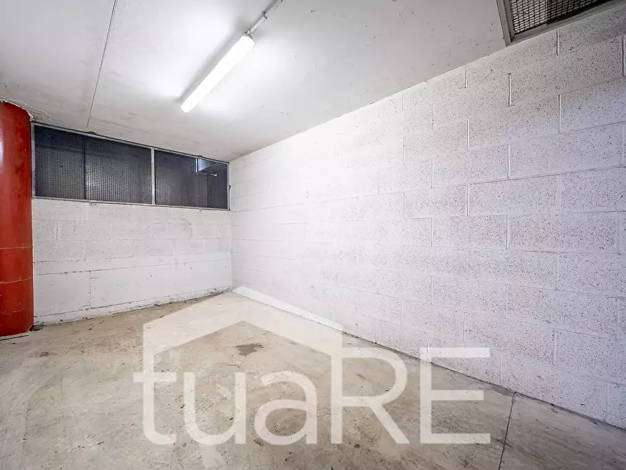 Immagine 16 di Box auto in vendita  in Via Pietro De Cristofaro a Roma