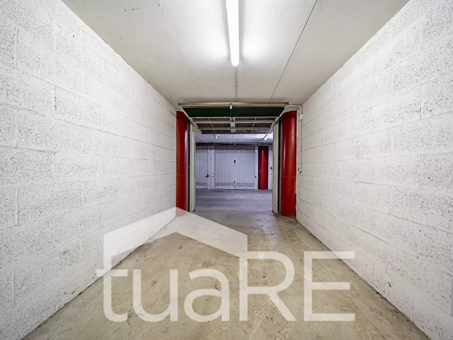 Immagine 18 di Box auto in vendita  in Via Pietro De Cristofaro a Roma