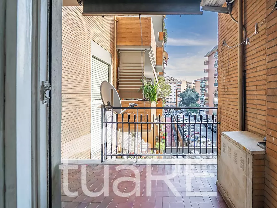 Immagine 2 di Appartamento in vendita  in Via Appia Nuova a Roma