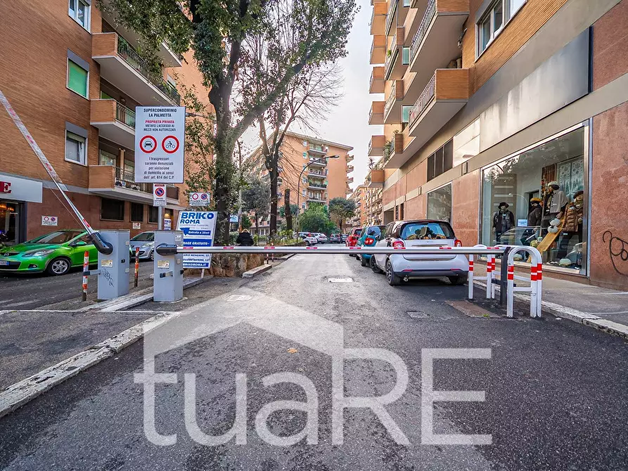 Immagine 12 di Appartamento in vendita  in Via Appia Nuova a Roma