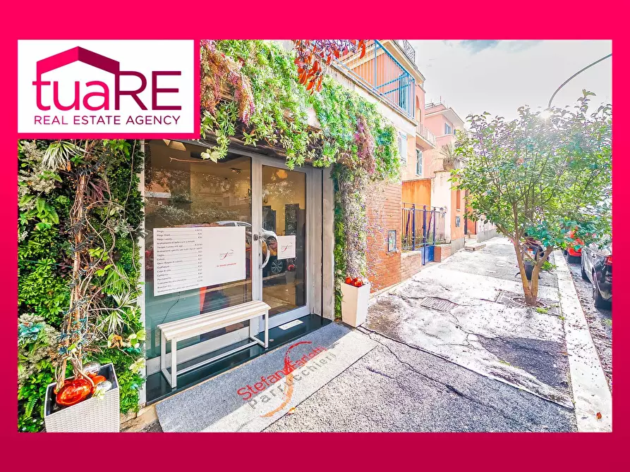 Immagine 1 di Negozio in vendita  in Via Giano Parrasio a Roma