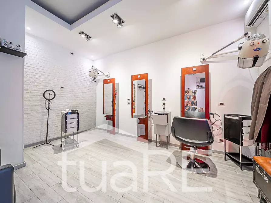 Immagine 2 di Negozio in vendita  in Via Giano Parrasio a Roma