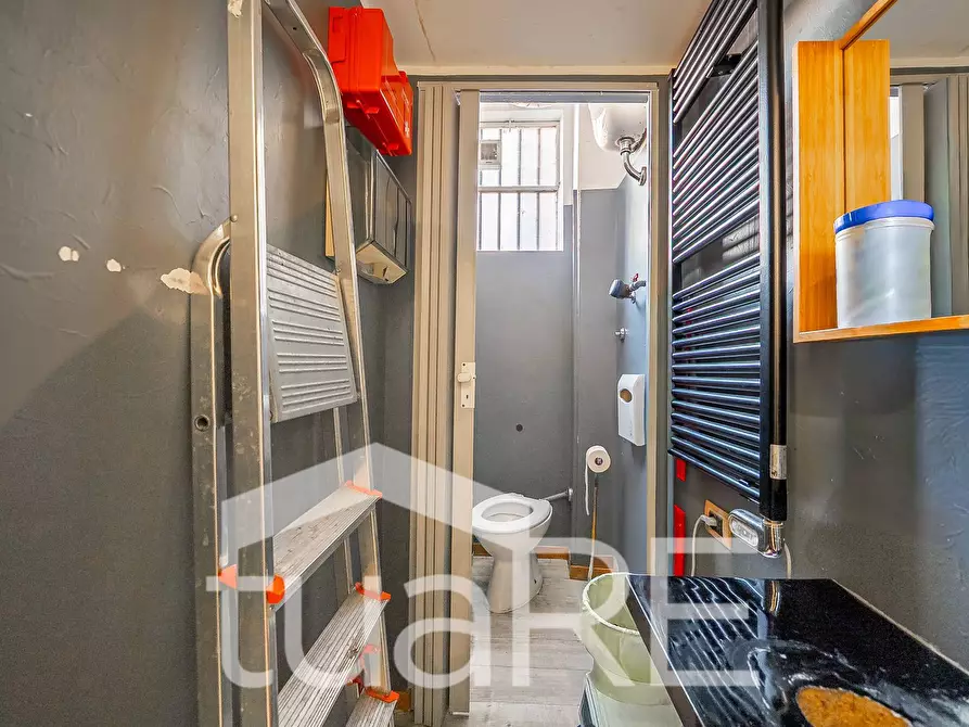 Immagine 7 di Negozio in vendita  in Via Giano Parrasio a Roma