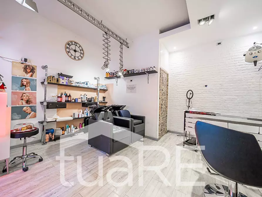 Immagine 8 di Negozio in vendita  in Via Giano Parrasio a Roma