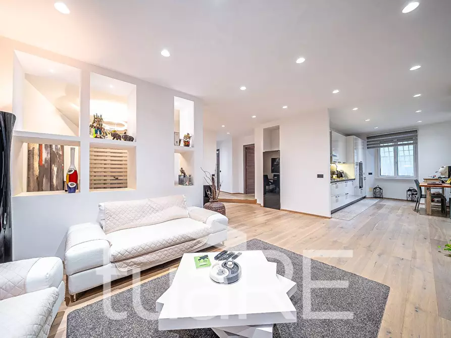 Immagine 2 di Appartamento in vendita  in Via Acherusio a Roma