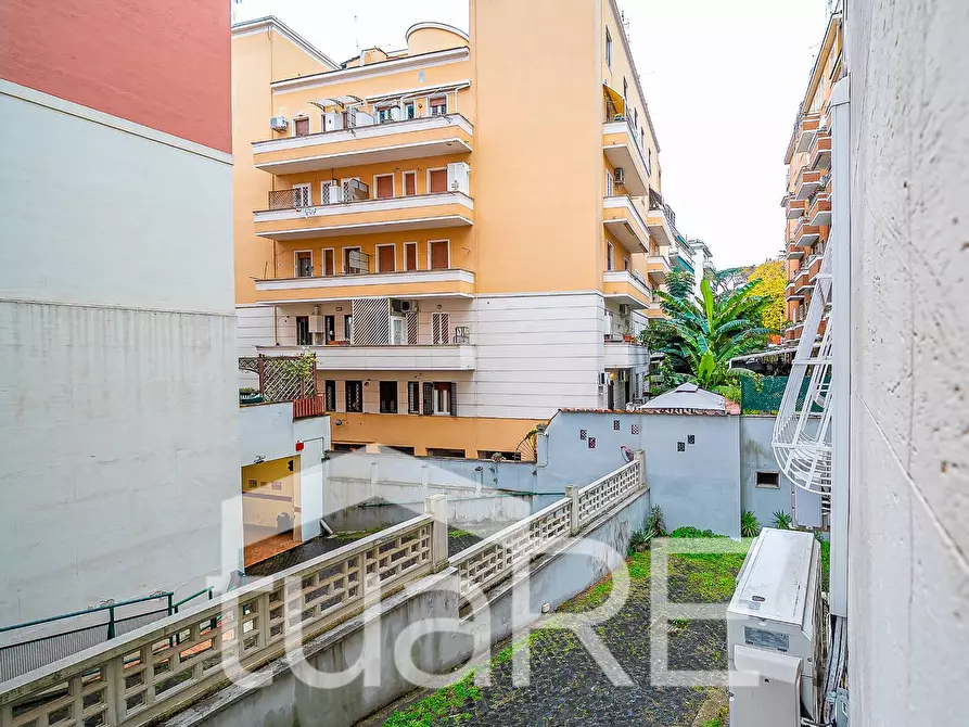 Immagine 11 di Appartamento in vendita  in Via Acherusio a Roma