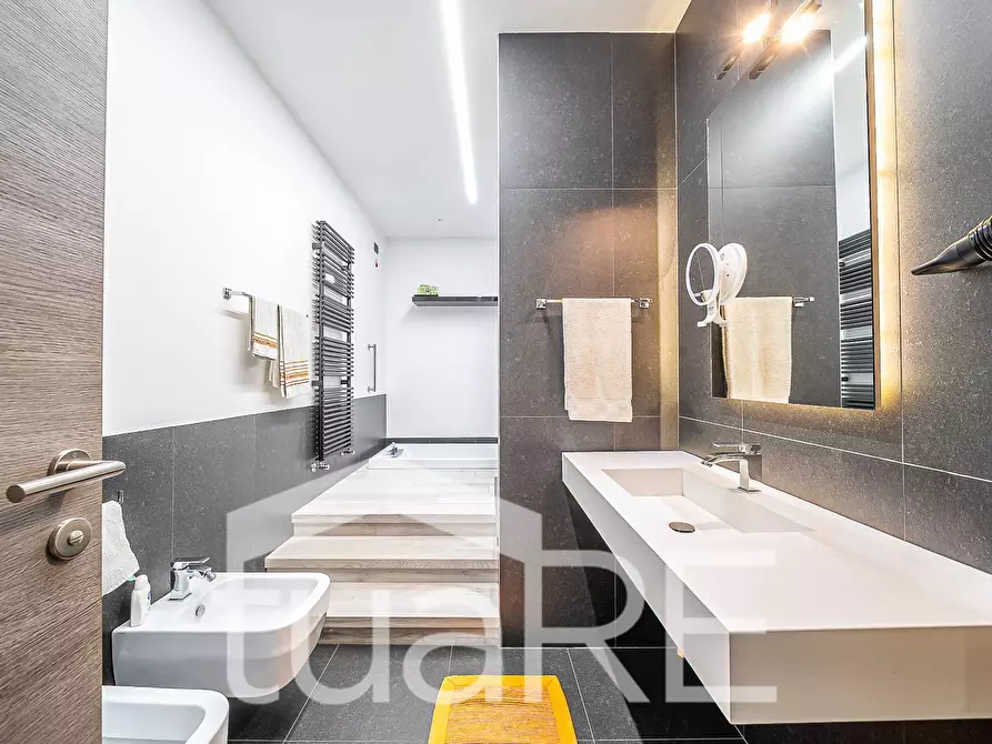 Immagine 19 di Appartamento in vendita  in Via Acherusio a Roma