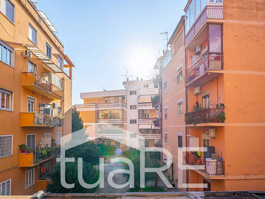 Immagine 14 di Appartamento in vendita  in Via Livio Pentimalli a Roma