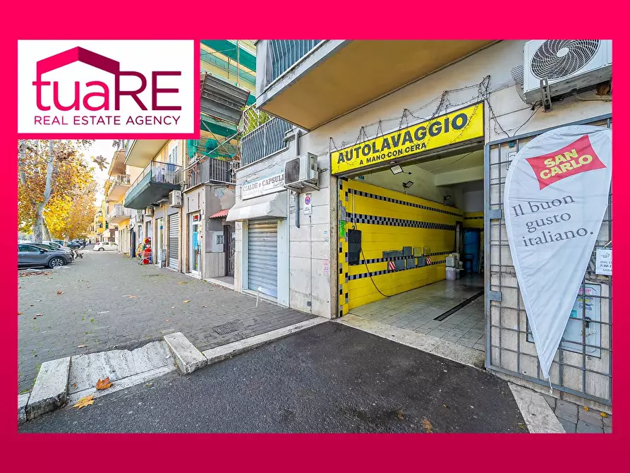 Immagine 1 di Negozio in vendita  in Via Del Trullo a Roma