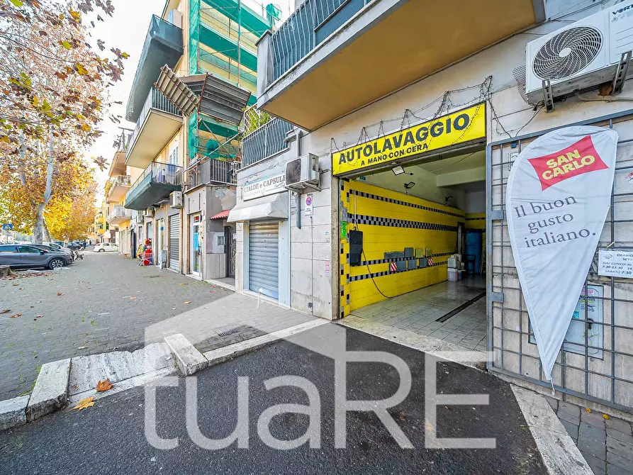 Immagine 4 di Negozio in vendita  in Via Del Trullo a Roma